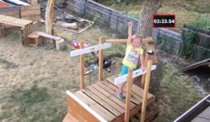 Un papa construit un incroyable parcours Ninja Warrior pour sa fille de 5 ans