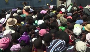 Haïti: première distribution de nourriture dans la zone dévastée