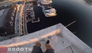 Ce taré saute du haut du 8ème étage dans le port, entre les bateaux