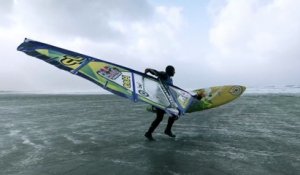 Faire de la planche à voile dans des tempêtes en mer !! Vagues de fous