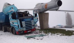 Philippeville: collision entre un camion et ... un avion