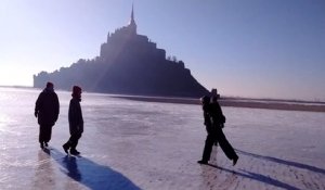 La baie du Mont-Saint-Michel complètement gelée