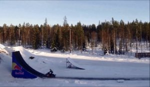 Adrénaline - Tous sports : Daniel Bodin replaque le premier double backflip de l'histoire en snowmobile