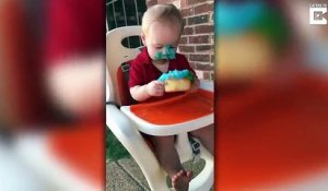 Adorable : ce bébé ne sait pas comment manger son gâteau d'anniversaire