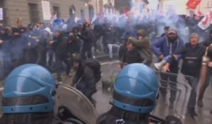 Italie: manifestations violentes contre Matteo Renzi