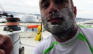 Après l'effort, le réconfort - Fabrice Amedeo / Vendée Globe