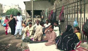 A Karachi, les greffes gratuites d'un médecin de l'espoir