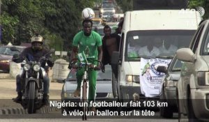 Nigeria: un footballeur fait 103km à vélo un ballon sur la tête