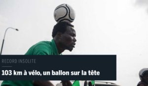 Un nigérian parcourt 103 kilomètres à vélo avec un ballon en équilibre sur la tête