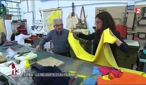 Talents des cités : une ancienne lauréate a créé son atelier de maroquinerie