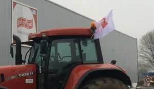 Les jeunes agriculteurs manifestent devant Entremont