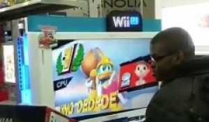 Les employés d'un magasin offrent une Wii U à un enfant qui venait y jouer chaque jour