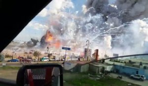 Enorme explosion dans un marché de feux d'artifice