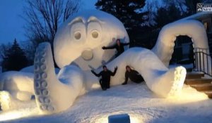 Ils remplissent leur jardin de neige pour sculpter une incroyable pieuvre géante