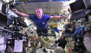 Des astronautes font un mannequin challenge