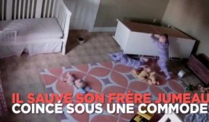 Un enfant de deux ans sauve son jumeau coincé sous une armoire