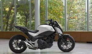 Une moto Honda qui s'auto équilibre