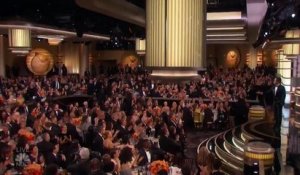 Le prompteur de Jimmy Fallon tombe en panne au début de sa présentation des "Golden Globes" - Regardez
