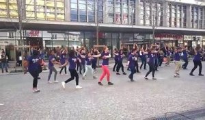 Chambery : flashmob de jeunes...