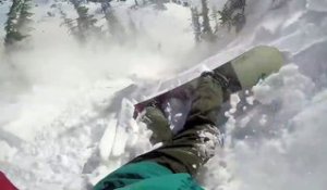 Un snowboardeur emporté dans une avalanche
