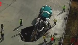 Un camion de 25 tonnes est englouti dans un trou géant aux États-Unis