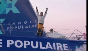 Armel Le Cléac'h remporte son premier Vendée Globe, pulvérisant le record de la course