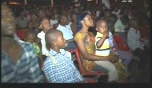 Fondation Children of Africa: Mme Ouattara offre le cirque aux enfants d`Abidjan