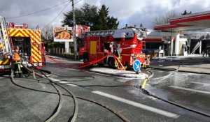 Gradignan (33) : le feu dans un atelier attenant à une station-service