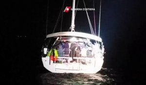 Italie: 89 migrants secourus dans un voilier de 15 m2