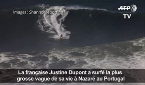 Surf: la Française Justine Dupont sur une vague géante de Nazaré