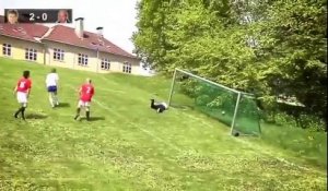 Ces Anglais font un match de foot sur un terrain en pente !