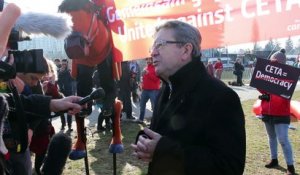 Jean-Luc Mélenchon devant le Parlement pour le "Non au CETA"