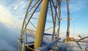 Il fait un front flip en sautant en Base Jump