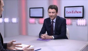 Emmanuel Macron candidat des "insiders" ? Son porte-parole répond