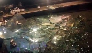 Paris : une dame pique une crise après avoir vu que son magasin a été pillé par des malveillants pendant une manifestati