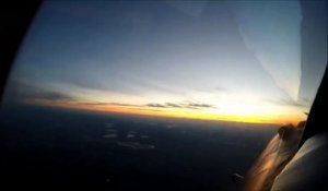 Vivre un lever de soleil dans le cockpit d'un jet