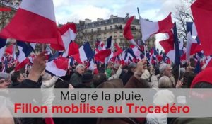 Malgré la pluie, Fillon mobilise au Trocadéro