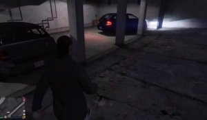 Femme au volant dans GTA V coincée dans le parking...