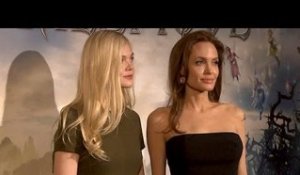 MALÉFIQUE : Angélina Jolie et Elle Fanning en Photo Call à Paris