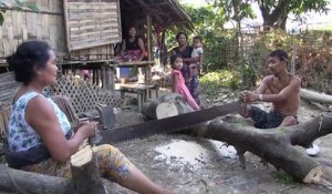 Myanmar : la vie des communautés bouddhiste et Rohingya e...