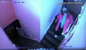Aux Etats-Unis, une puéricultrice a été filmée en train de pousser un enfant de 4 ans dans les escaliers