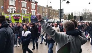 Instant Karma pour cet homme qui chante "On déteste Millwall" devant des fans de Millwall