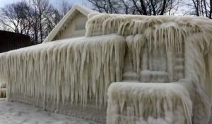 Cette maison au bord du lac Ontario est complètement recouverte par la glace - Tempete Stella - USA
