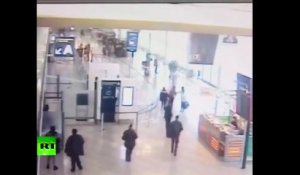 Voici les images des caméras de surveillance lors de l’attaque à l’aéroport d’Orly
