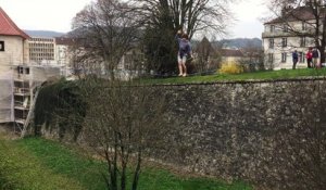 Besançon : des fondus de Highline en équilibre sur un fil