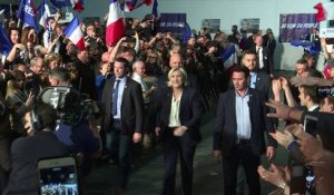 Le Pen dénonce "les flèches venimeuses" des médias