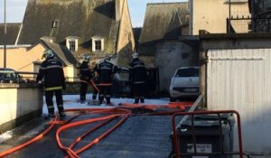 Feu de voiture dans le centre-ville