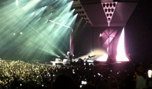 Ed Sheeran chante "Shape Of You" à Anvers