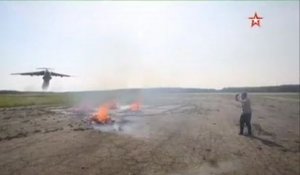 Eteindre un feu de camp avec un avion bombardier d'eau (Russie)