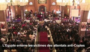 L'Egypte enterre les victimes des attentats anti-Coptes